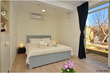 דקה מהים - סוויטות ליד הים - החצר