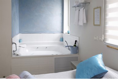 אודם האלה - כליל החורש ופריחת השקד