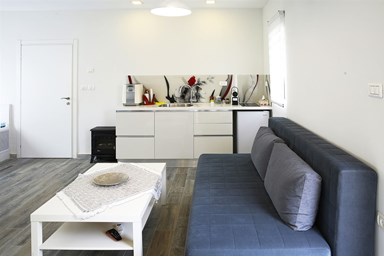 אודם האלה - צימר עץ התות