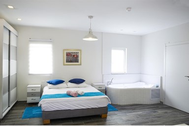 אודם האלה - צימר עץ התות