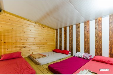 בצל הפסיפלורה - הבקתות המשפחתיות