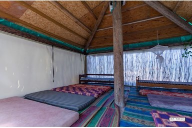 בצל הפסיפלורה - בקתות הרועים/חושות