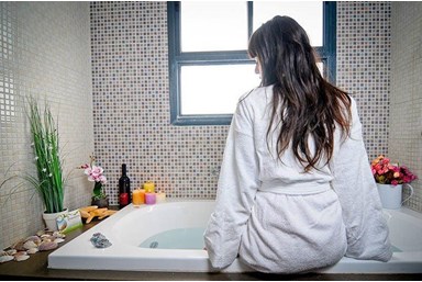 דולפין וילג' - החצר