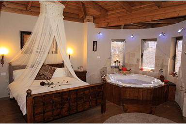 בצל הדקלים - בקרבת מקום