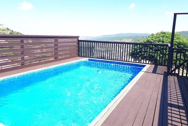 צימר מעל המעיין