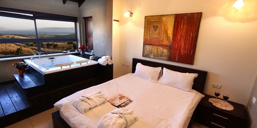 בקתות ארץ כנרת סוויטת ענבלים (13).jpg