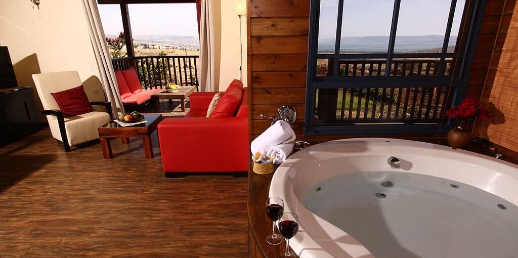 בקתות ארץ כנרת בקתות עץ (9).jpg