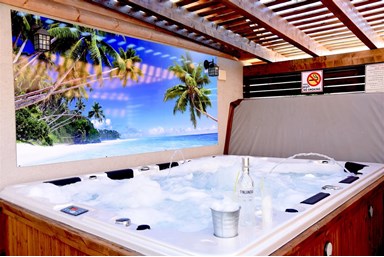 Sweet Amor - סוויט אמור - בריכה וג'קוזי בחצר