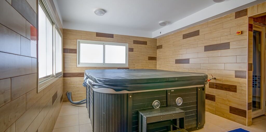 מרכז הירח - Moon Center המתחם המשותף (1).jpg