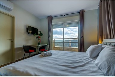 מרכז הירח - Moon Center - החדרים