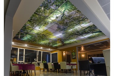 מרכז הירח - Moon Center - המתחם המשותף