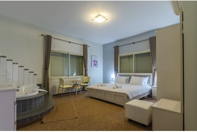 מרכז הירח - Moon Center - הסוויטות