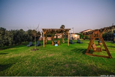 רחש הגלים - צימר ליד הים - בקתות העץ