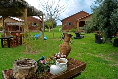 רחש הגלים - צימר ליד הים - החצר 