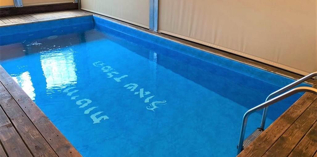 סוויטות המלך שאול חצר ובריכה (2).jpg