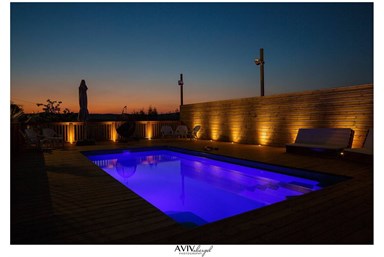 צימר אחוזה בכפר - החצר והבריכה