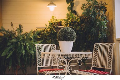 צימר אחוזה בכפר - החצר והבריכה