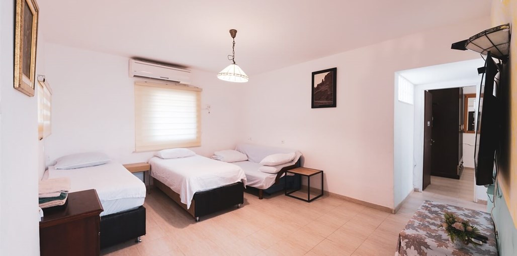 חדרי אירוח נווה זוהר TMR_9581_תומר_שלנגר_צלם.jpg