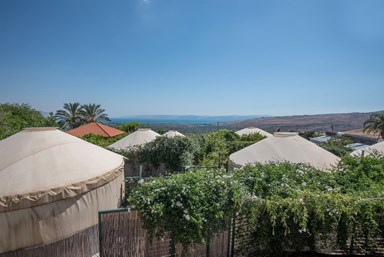 חאן נס - החצר והנוף