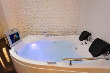 זריחת הירדן בכנרת - סוויטות עינב