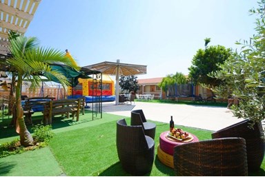 פסגת האירוח הדרוזי - בריכה ומתקנים לילדים