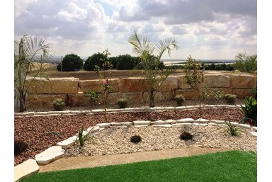 לב הכפר - החצר והנוף