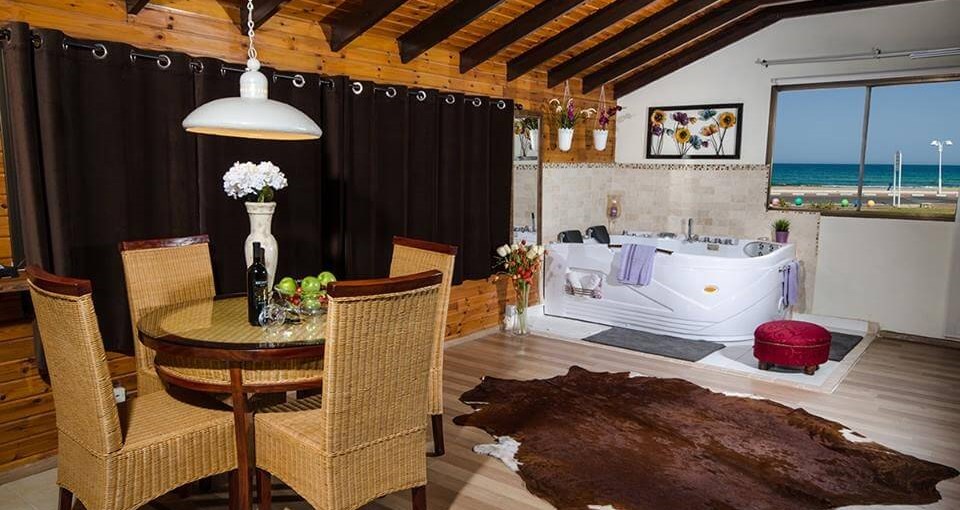 תמר על הים עומרי (2).jpg