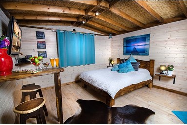 תמר על הים - בקתת שקד