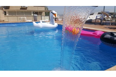 אחוזת דור - מתחם החוץ והבריכה