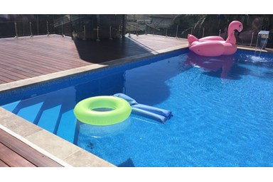 אחוזת דור - מתחם החוץ והבריכה