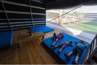 חאן מורגן - אירוח וחקלאות במדבר - מתחם החאן