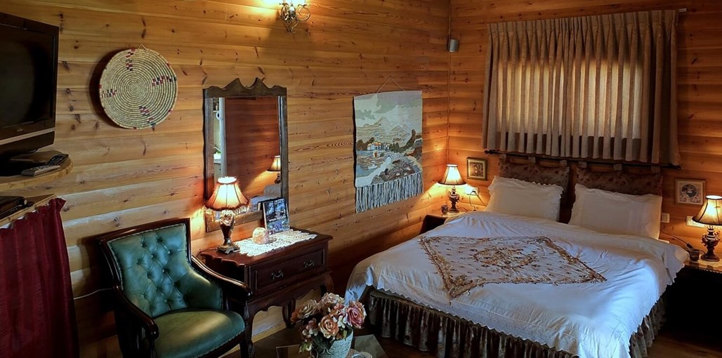 מיקי'ס אירוח בקתת יחיאל (1).jpg