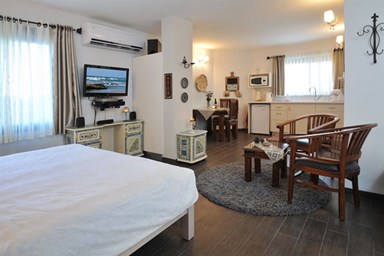 מיקי'ס אירוח - הסוויטה הלבנה