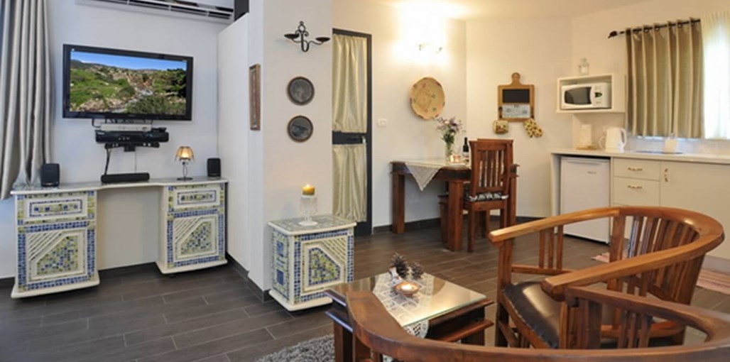 מיקי'ס אירוח הסוויטה הלבנה (9).JPG