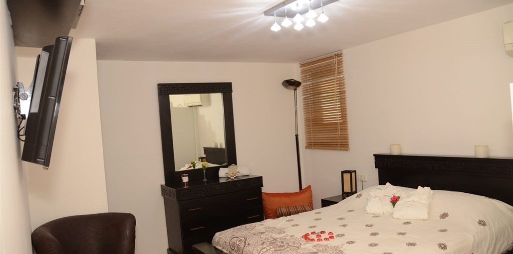 המקום של שרונה חדר שינה (1).jpg