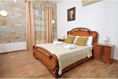 הולידיי פלייס - Holiday Place