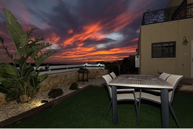 סוויטה מוריה - החצר והבריכה 