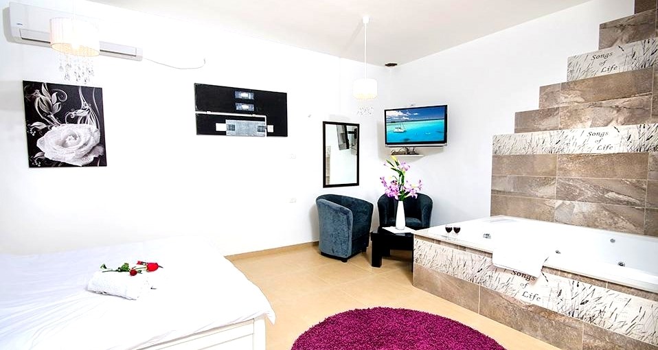 אחוזת הדר - ראש פינה ראשי.jpg