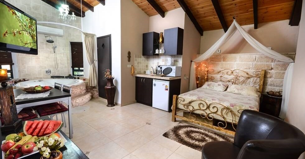 אהבה במושבה פנינים (2).jpg