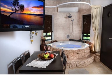 אהבה במושבה - סוויטת פנינה 