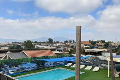  בדלתון - החצר והבריכה