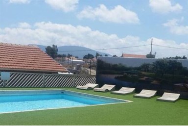  בדלתון - החצר והבריכה