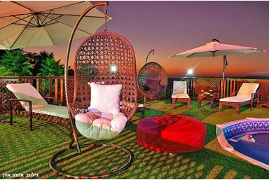 קסם התמר - החצר והבריכה