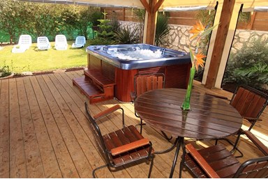 הצימר של צימוקי - הבריכה והספא