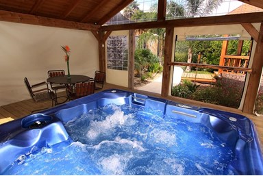 הצימר של צימוקי - הבריכה והספא