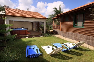 הצימר של צימוקי - חצר המתחם