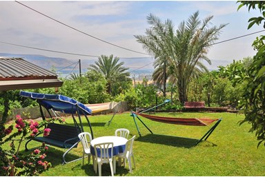 קסם בכנרת - החצר והנוף