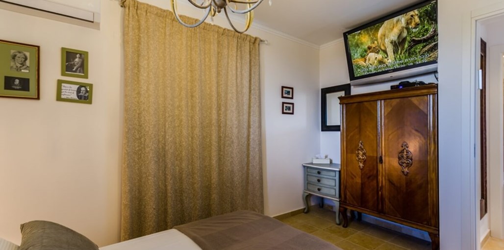 נעמי - Naomi's חדרי שינה (8).jpg