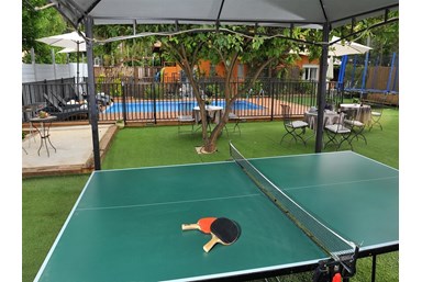 אהבה ולימונים - החצר והבריכה