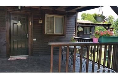 באופק הים - בקתות העץ